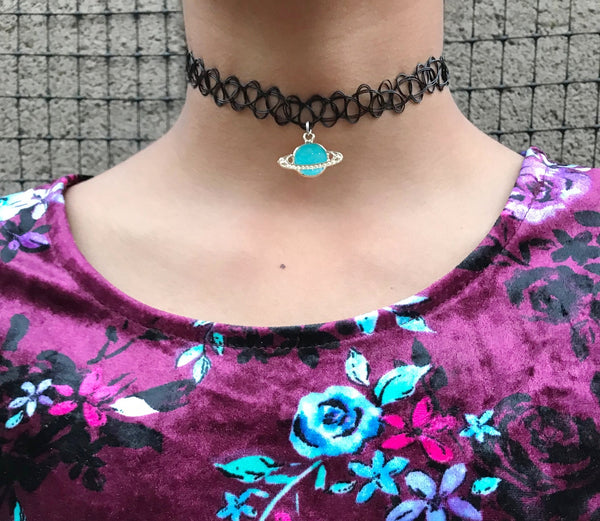 90s PLANET STRETCH CHOKER
