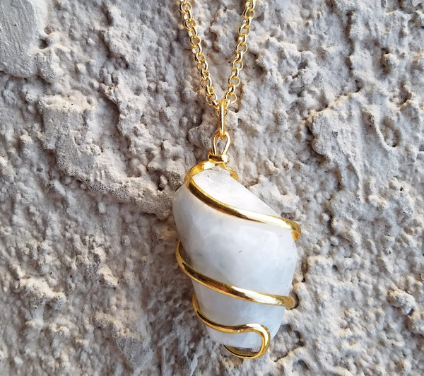 Natural Gold Moonstone Gemstone Crystal Pendant Necklace