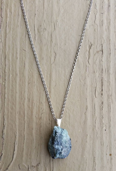 Natural Emerald Gemstone Crystal Pendant Necklace